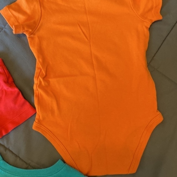 BUNDLE 18 months Bodysuits (2) & T-Shirt Boy or Girl - Picture 7 of 8